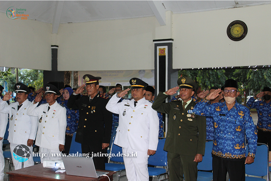 UPACARA DARING PENURUNAN BENDERA NEGARA MERAH PUTIH, 17 AGUSTUS 2022 DI PENDOPO KECAMATAN JATIROGO